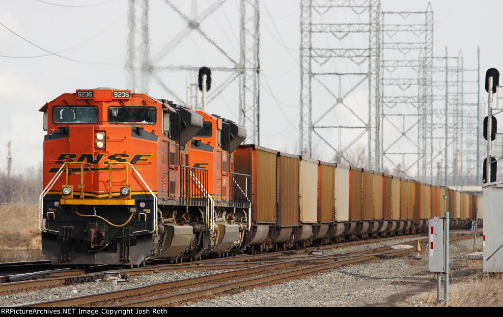 BNSF 9236 & BNSF 9067